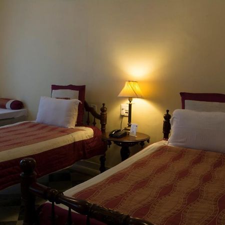 V Resorts Rajmahal オルチャ エクステリア 写真