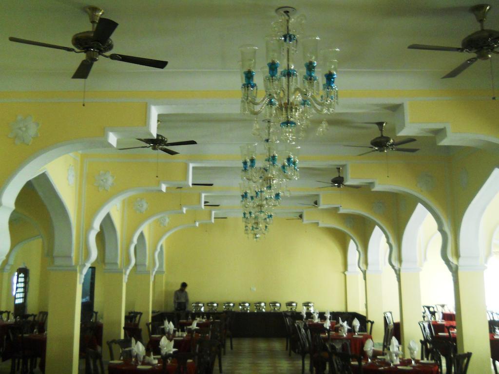 V Resorts Rajmahal オルチャ エクステリア 写真