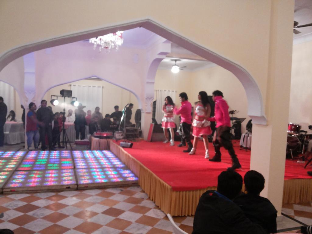 V Resorts Rajmahal オルチャ エクステリア 写真