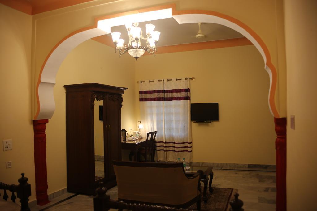 V Resorts Rajmahal オルチャ エクステリア 写真