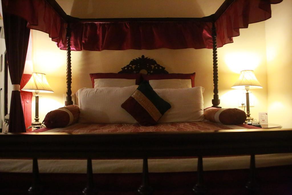 V Resorts Rajmahal オルチャ エクステリア 写真