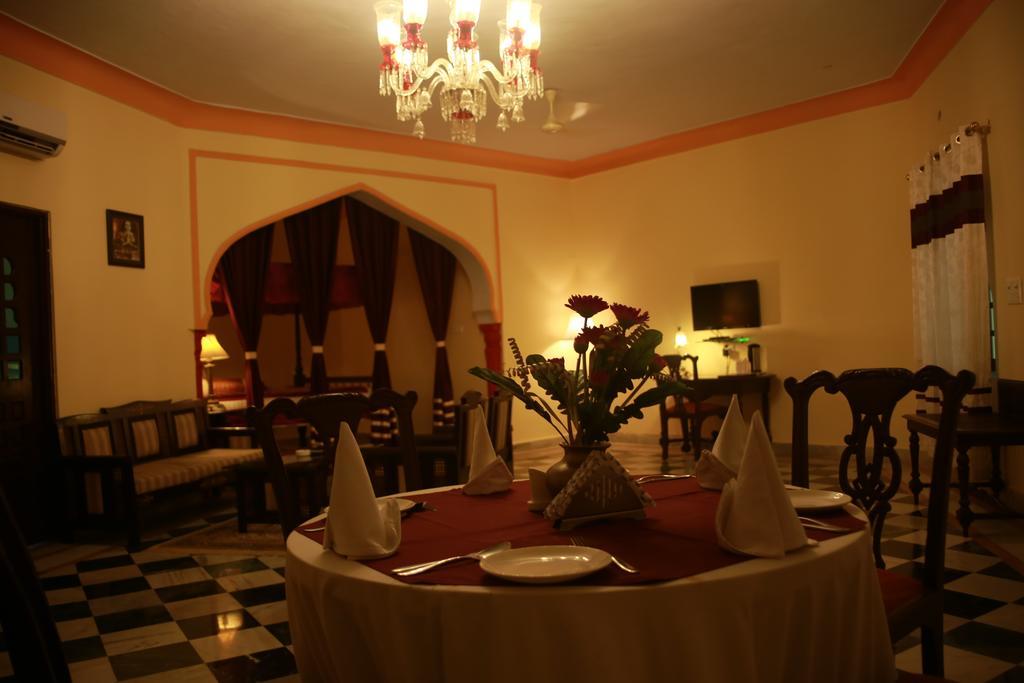 V Resorts Rajmahal オルチャ エクステリア 写真
