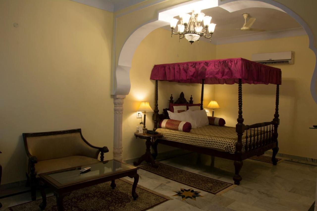 V Resorts Rajmahal オルチャ エクステリア 写真