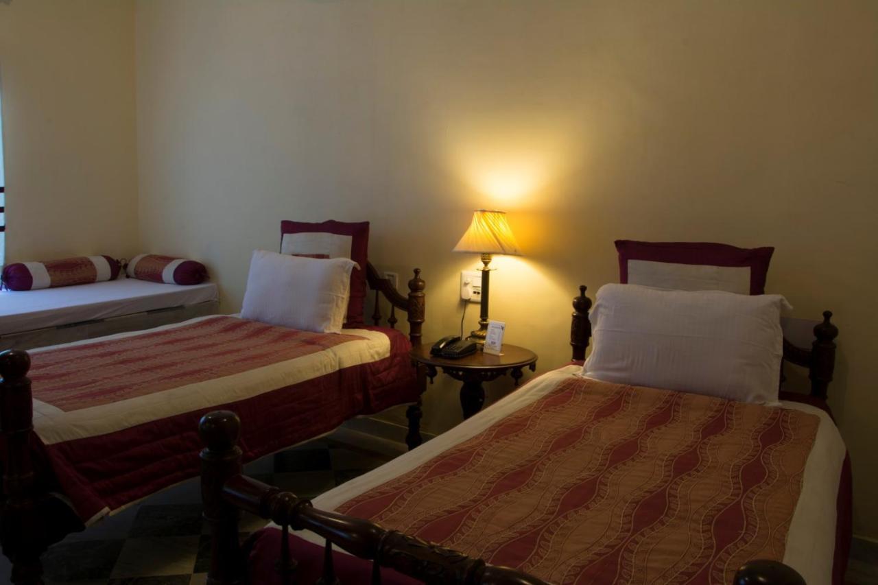 V Resorts Rajmahal オルチャ エクステリア 写真