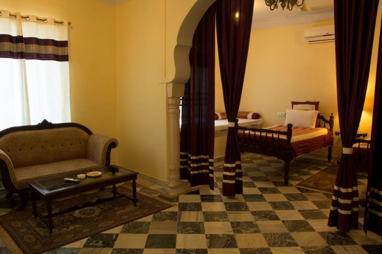 V Resorts Rajmahal オルチャ エクステリア 写真