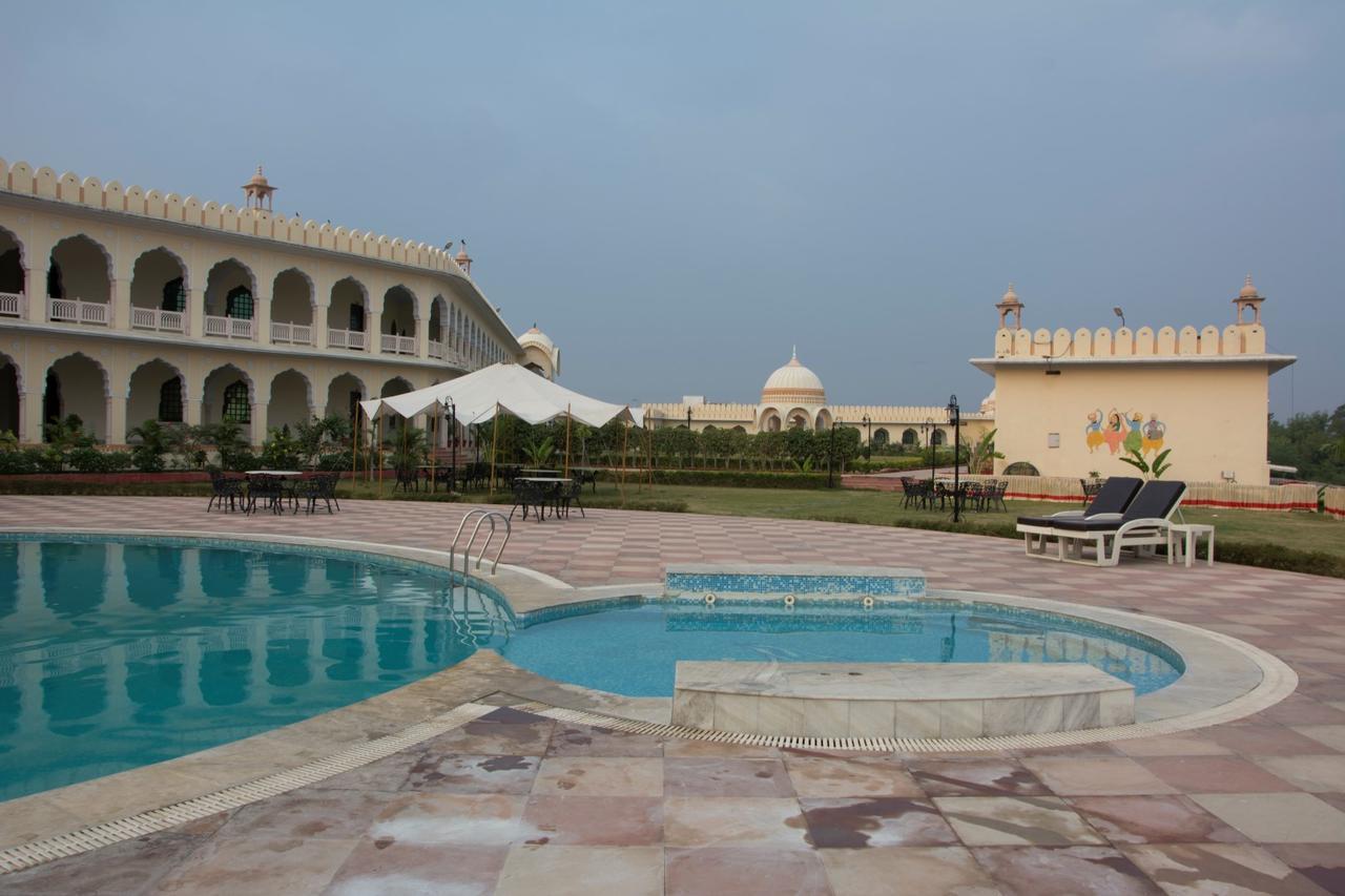 V Resorts Rajmahal オルチャ エクステリア 写真