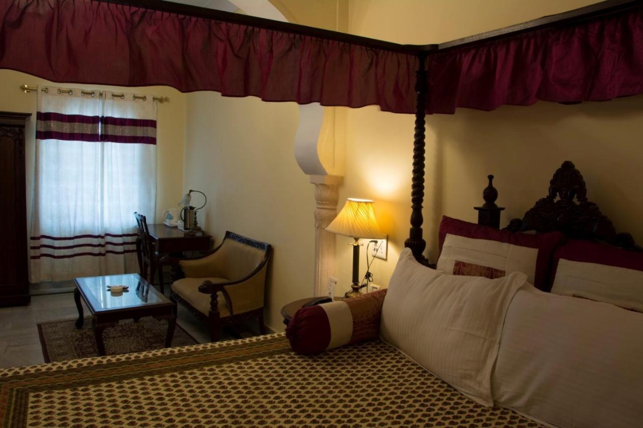 V Resorts Rajmahal オルチャ エクステリア 写真