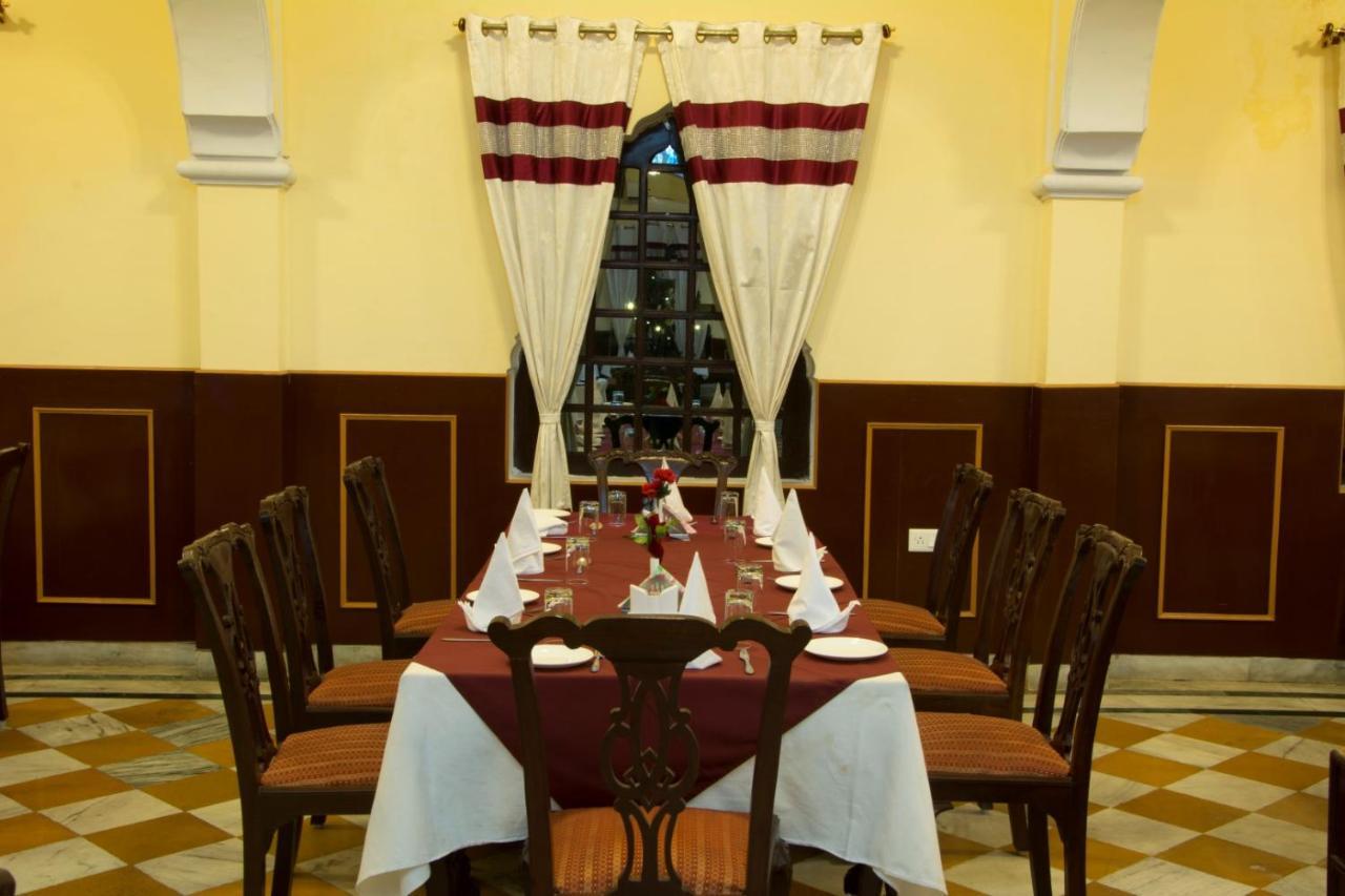 V Resorts Rajmahal オルチャ エクステリア 写真