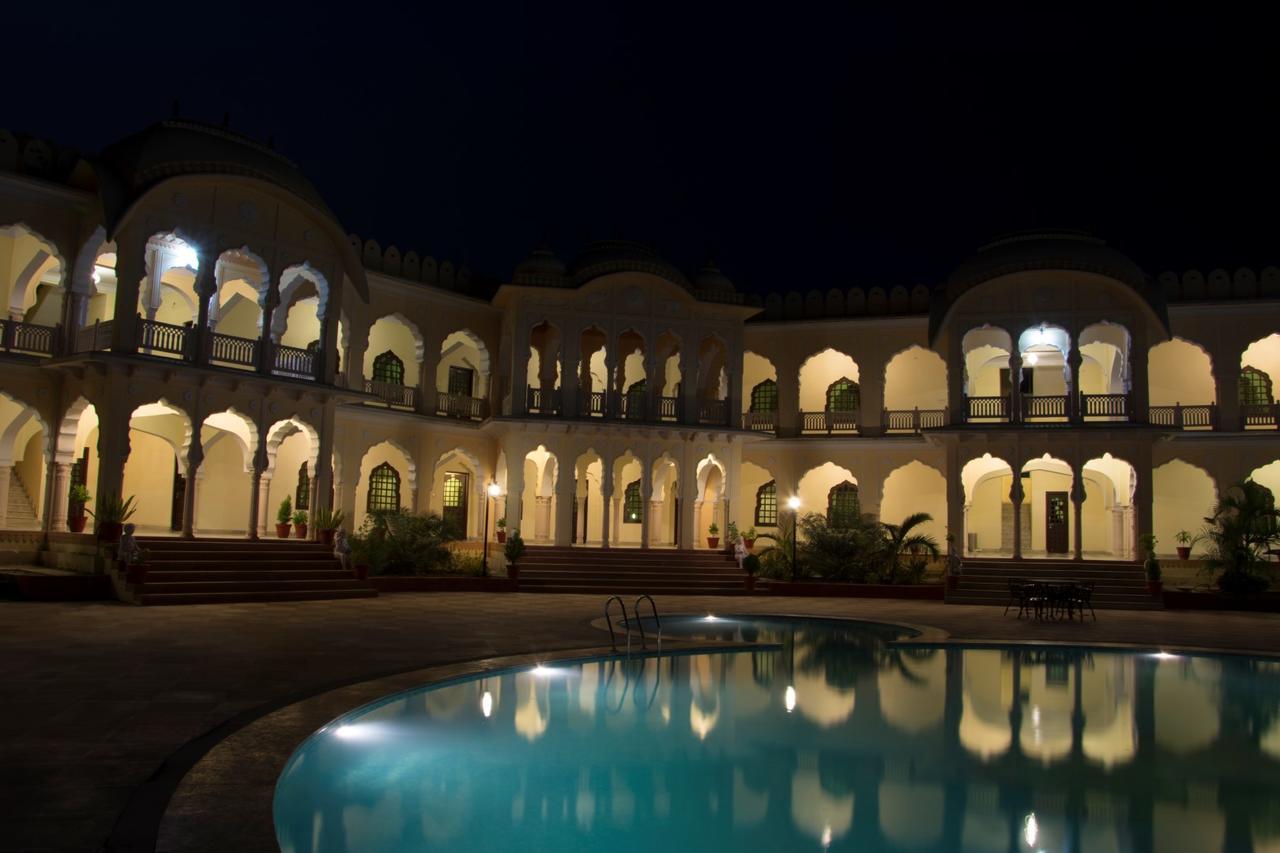 V Resorts Rajmahal オルチャ エクステリア 写真