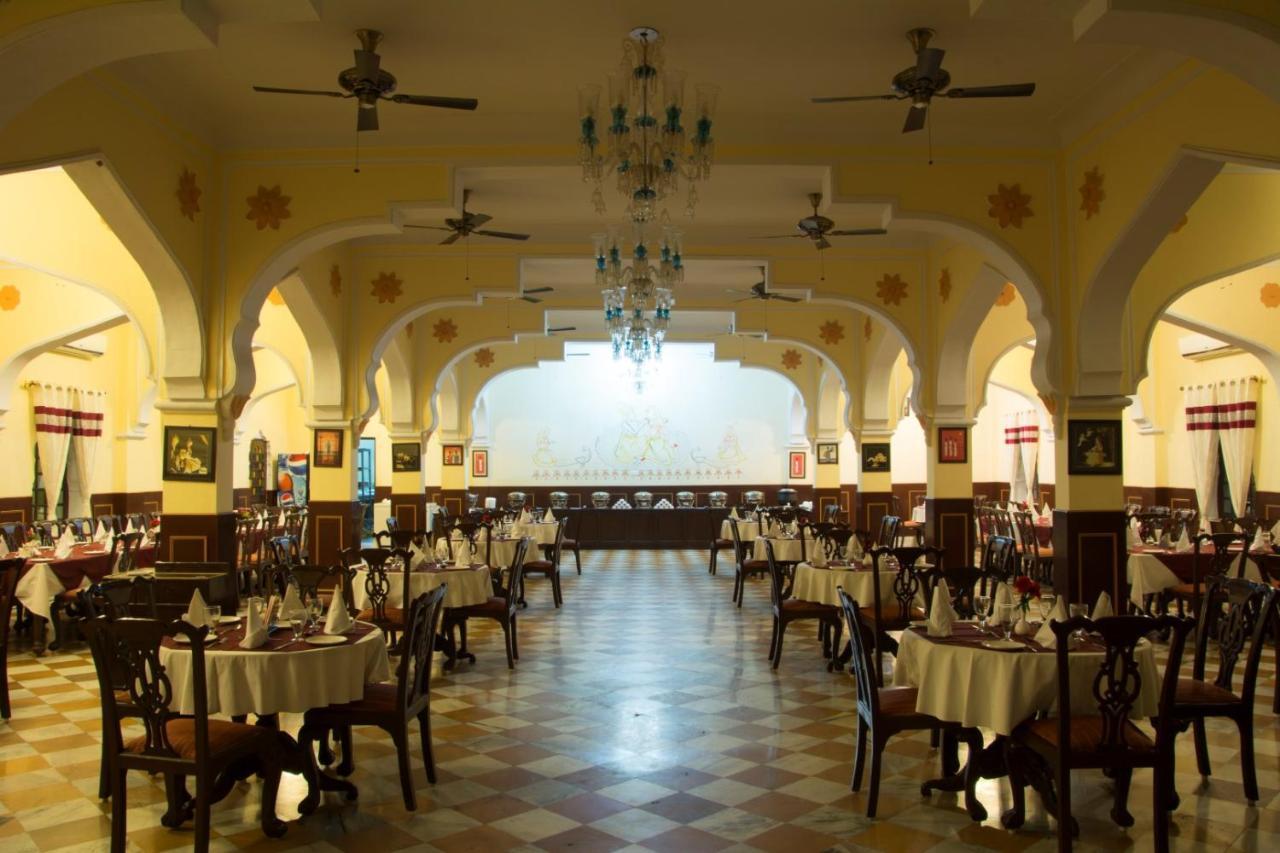 V Resorts Rajmahal オルチャ エクステリア 写真