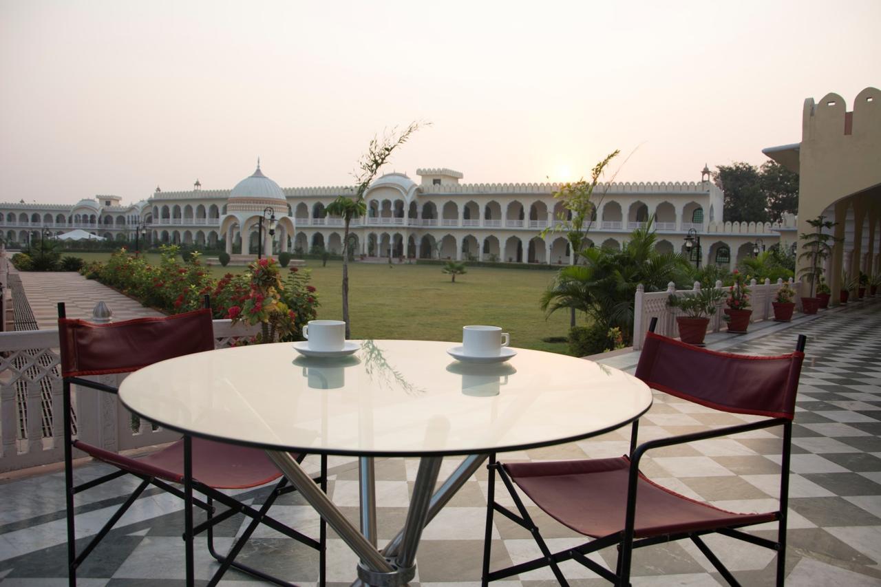 V Resorts Rajmahal オルチャ エクステリア 写真
