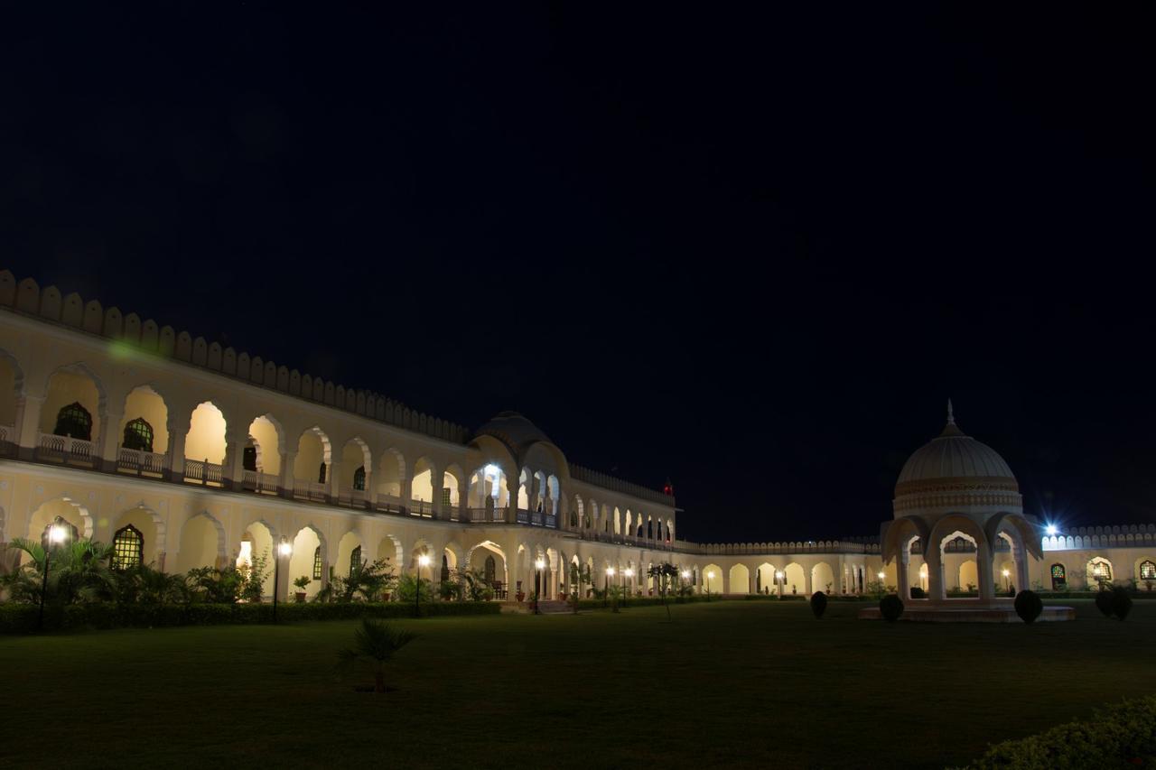 V Resorts Rajmahal オルチャ エクステリア 写真