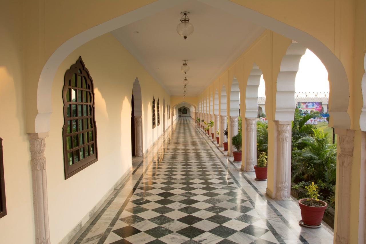 V Resorts Rajmahal オルチャ エクステリア 写真
