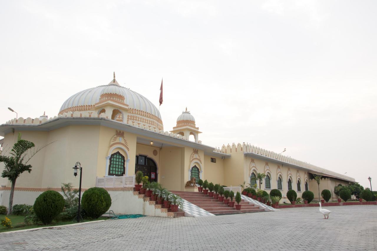V Resorts Rajmahal オルチャ エクステリア 写真