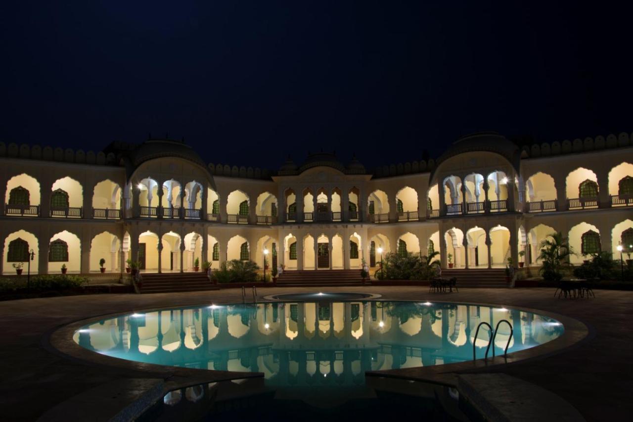 V Resorts Rajmahal オルチャ エクステリア 写真